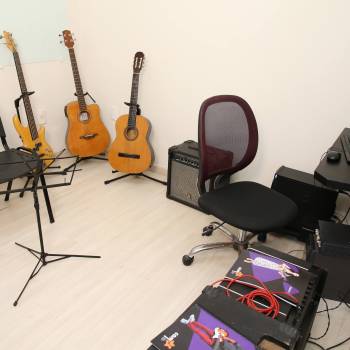 Sala de violão e baixo