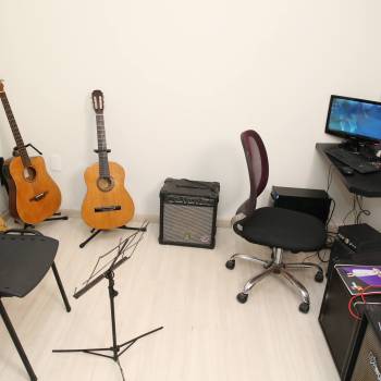 Sala de violão e baixo